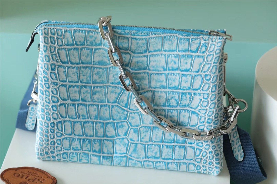 LV Coussin PM High Shiny Alligator Light Blue For Women,  Shoulder And Crossbody Bags 10.2n/26cm LV 