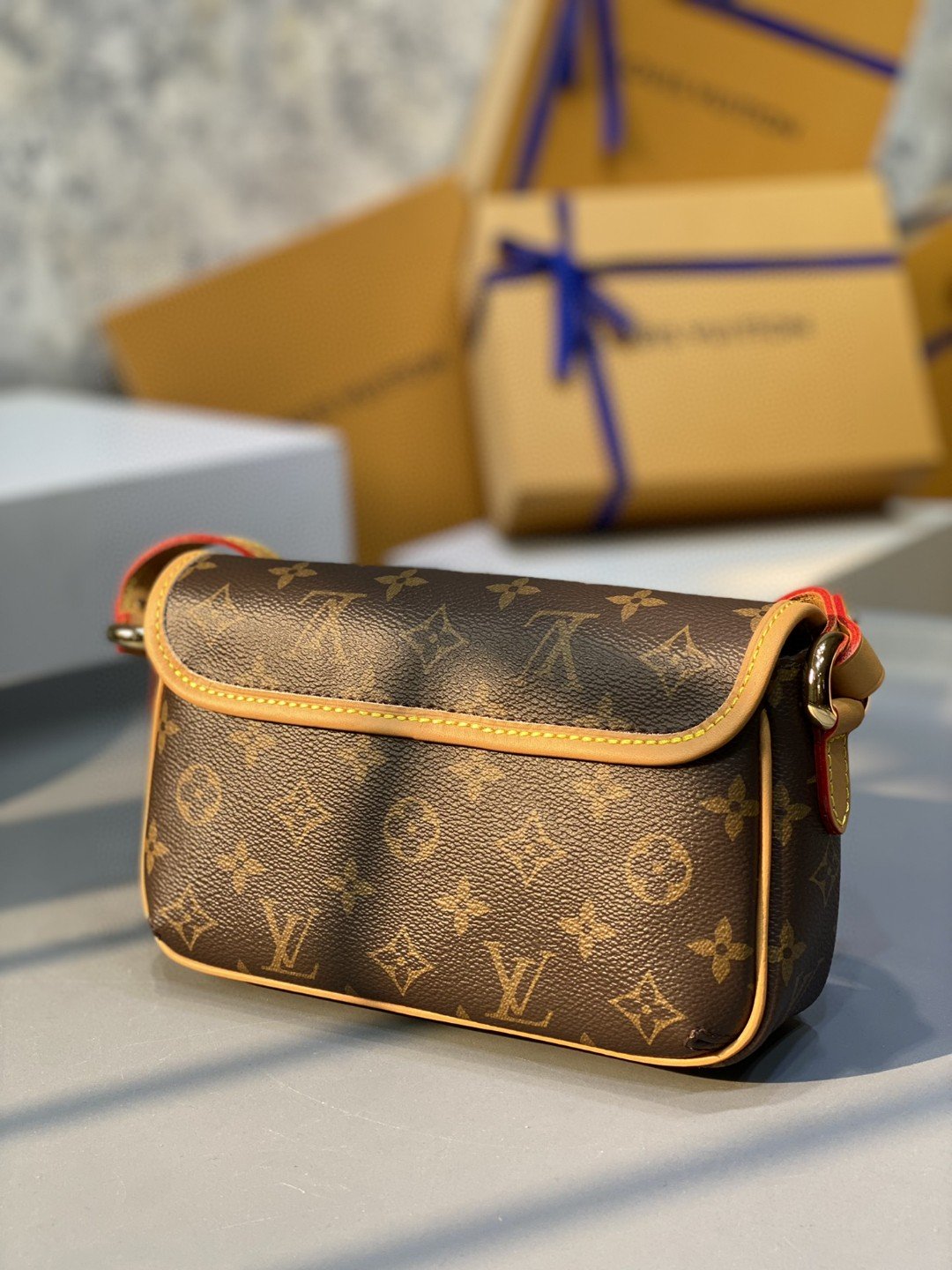 LV Tikal PM Monogram Canvas For Women,  Shoulder Bags 23cm LV M40078