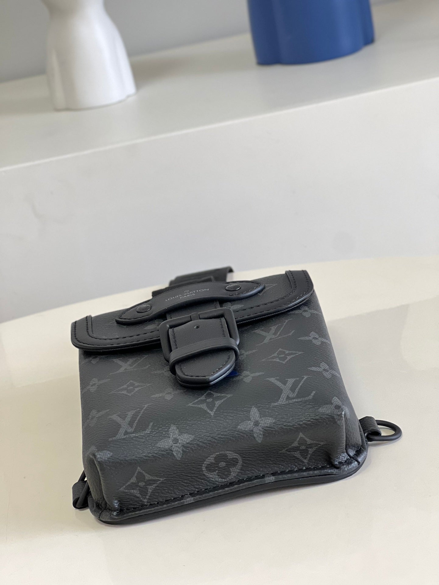 LV Saumur Slingbag Monogram Eclipse Black For Men, Bags, Crossbody Bags 7.1in/18cm LV M45912