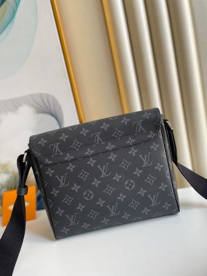 LV District PM Monogram Eclipse Canvas For Men, Bags, Shoulder And Crossbody Bags 9.8in/25cm LV M44000