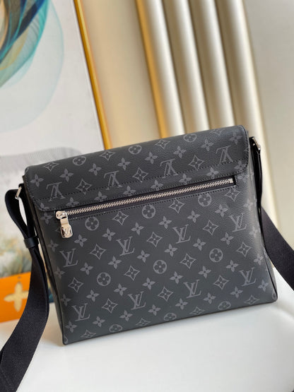 LV District MM Monogram Eclipse Canvas For Men, Bags, Shoulder And Crossbody Bags 12.2in/31cm LV M44001