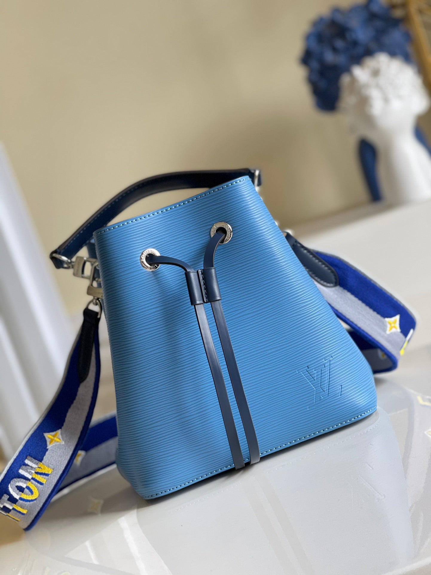 LV NeoNoe BB Bucket Bag Bleuet Blue For Women,  Shoulder And Crossbody Bags 7.9in/20cm LV M57691