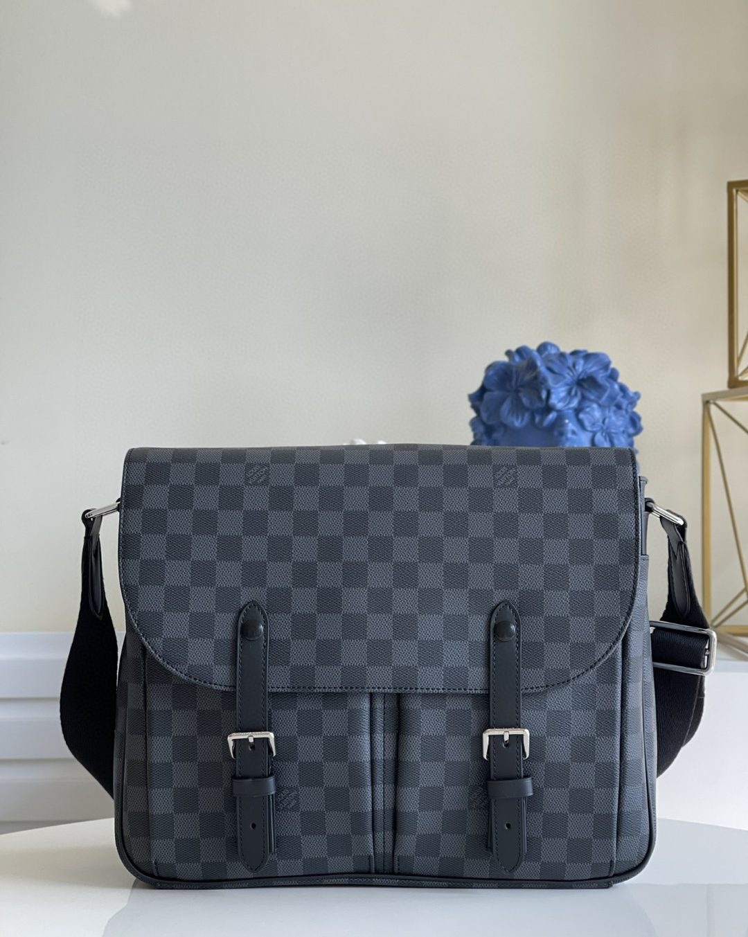 LV Christopher Messenger Bag Damier Graphite Canvas For Men, Bags, Shoulder And Crossbody Bags 13in/33cm LV N41500