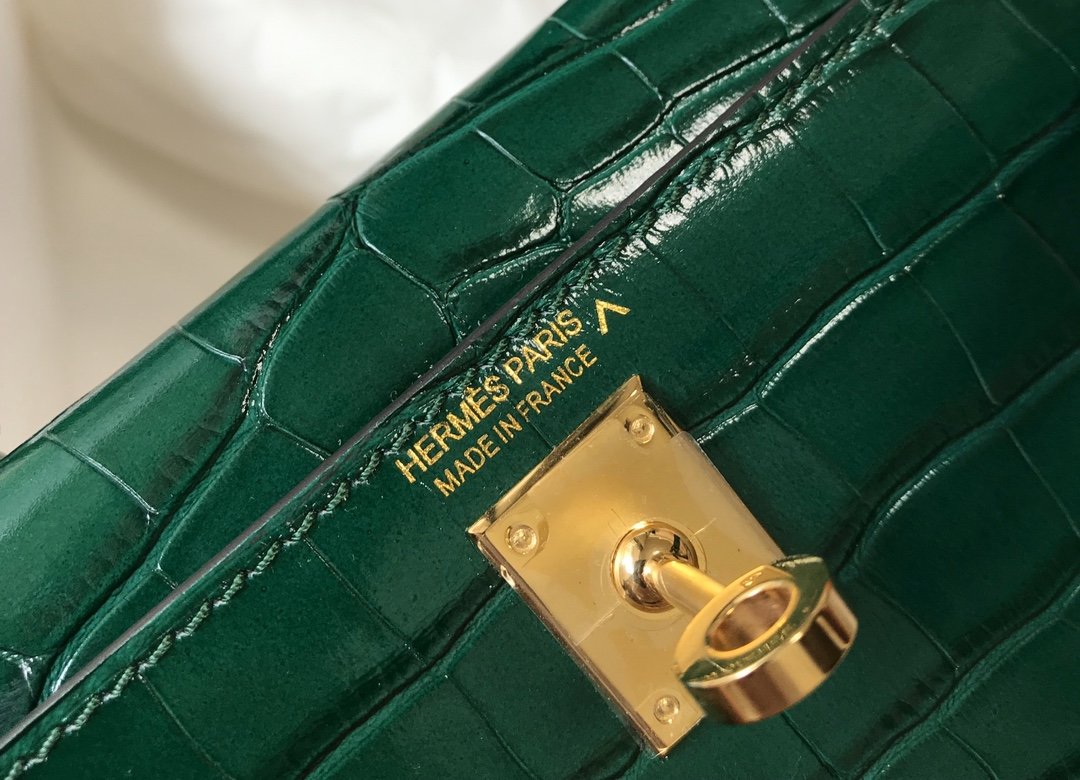 HM Kelly Green For Women Gold Toned Hardware 7.8in/20cm