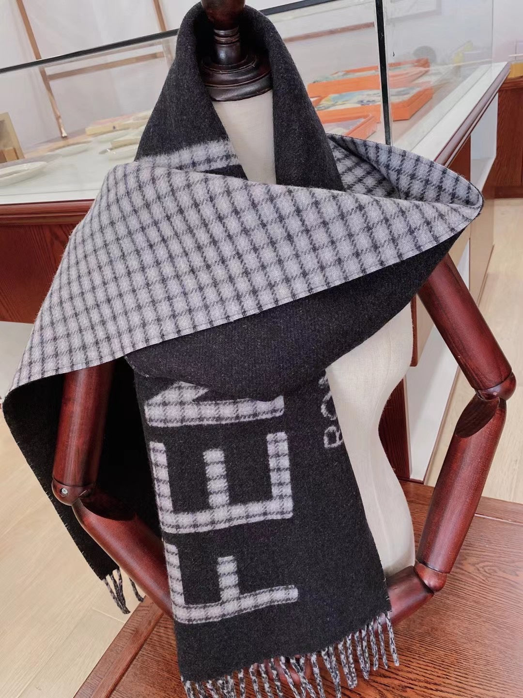 EN - Luxury FEI  Scarf 010