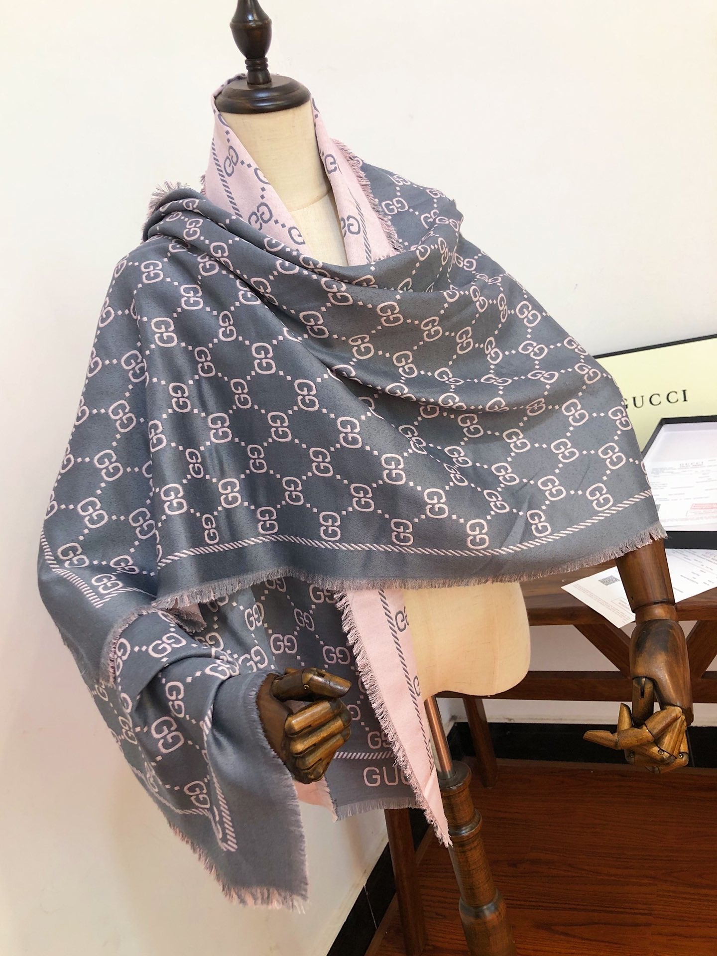 EN - Luxury GCI Scarf 028