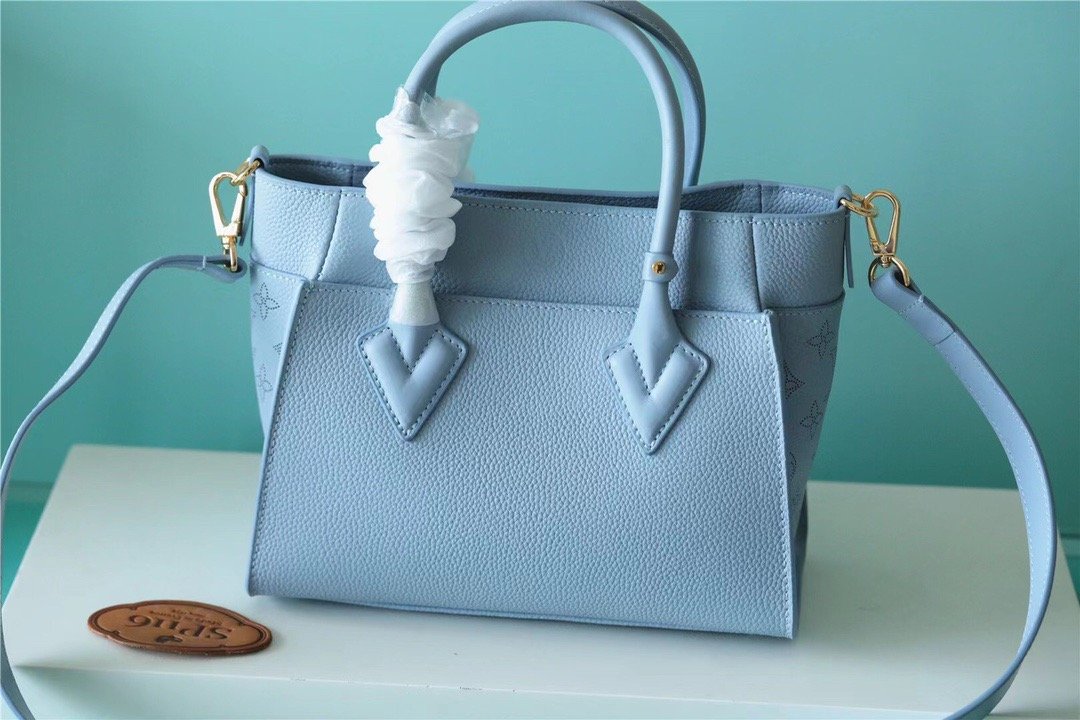 LV On My Side PM Mahina Bleu Nuage Blue For Women,  Shoulder And Crossbody Bags 25cm/9.8in LV M59432