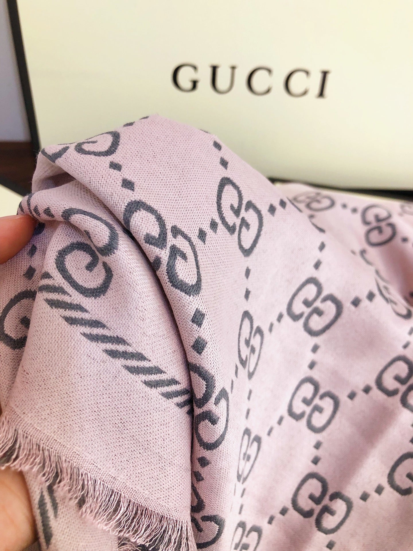 EN - Luxury GCI Scarf 028