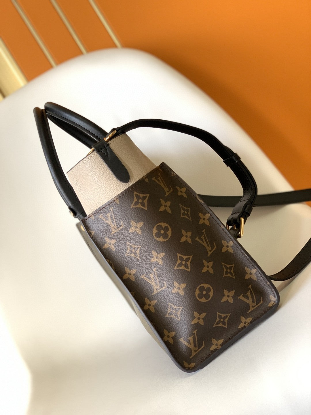 LV On My Side MM Tote Bag Monogram Canvas Laurier Green For Women,  Shoulder Bags 12in/31cm LV M55302