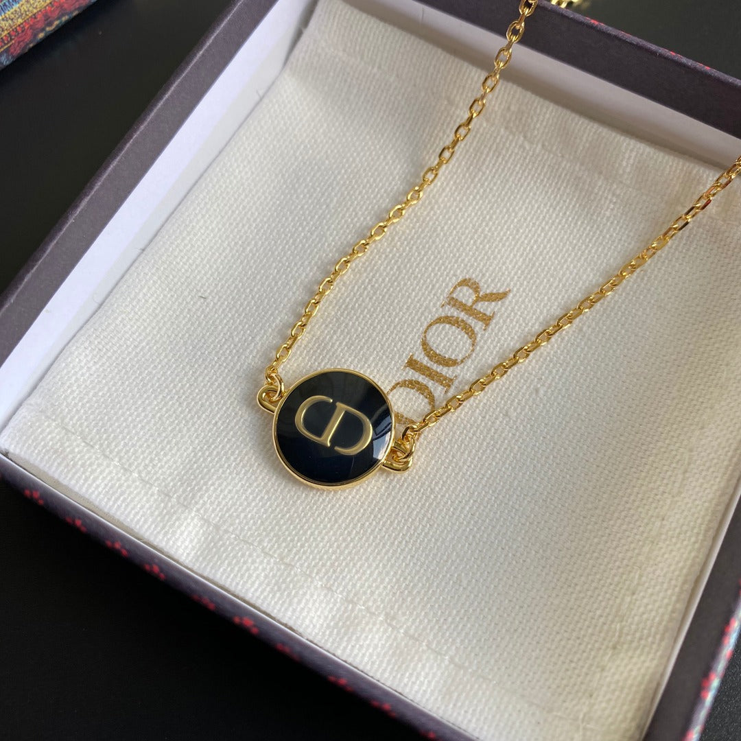 EN - Lux Necklace DIR001