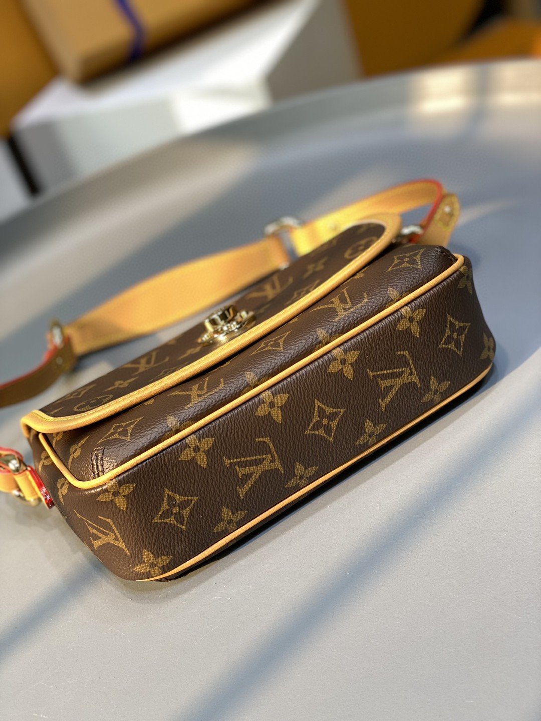 LV Tikal PM Monogram Canvas For Women,  Shoulder Bags 23cm LV M40078