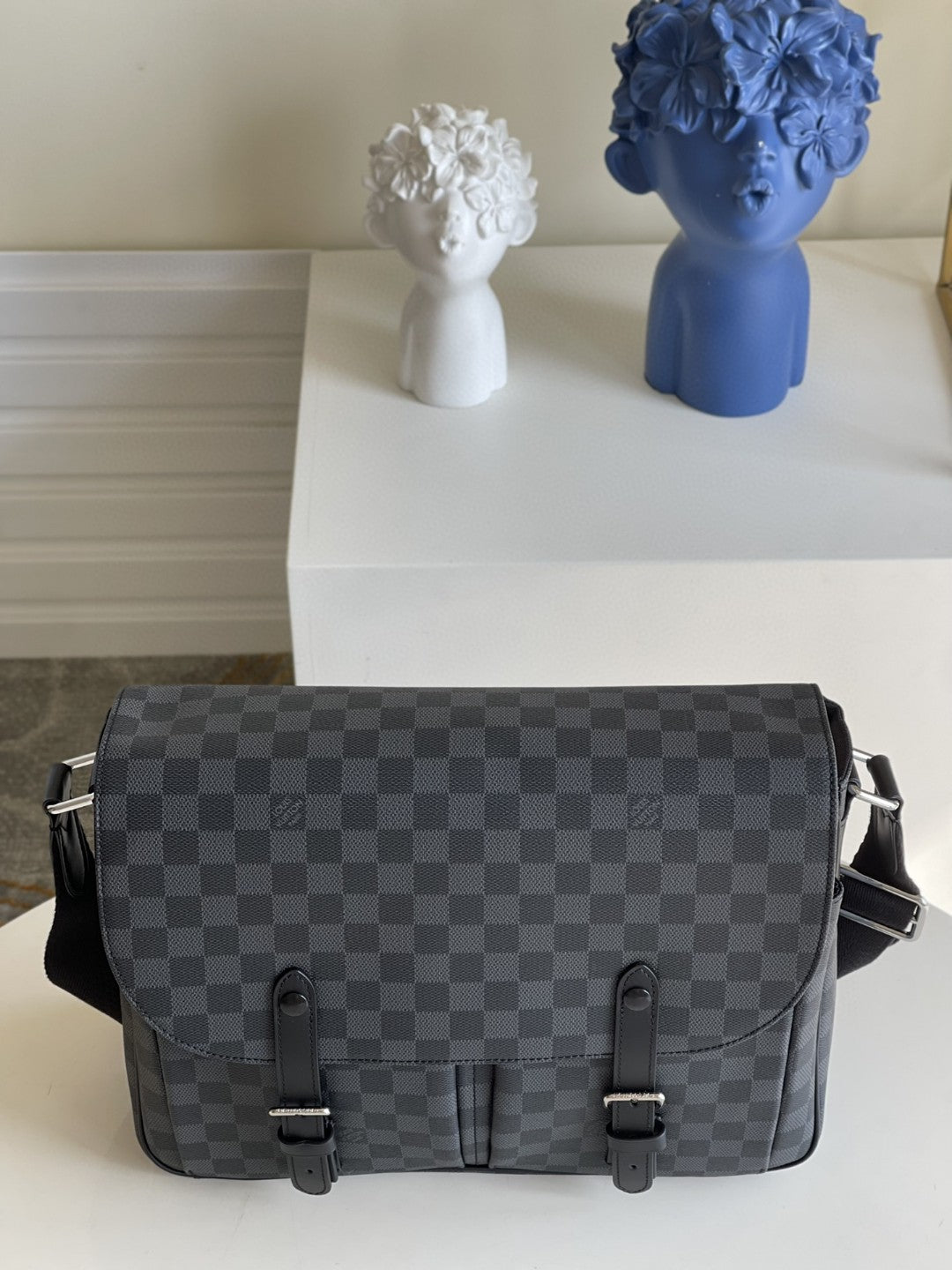 LV Christopher Messenger Bag Damier Graphite Canvas For Men, Bags, Shoulder And Crossbody Bags 13in/33cm LV N41500