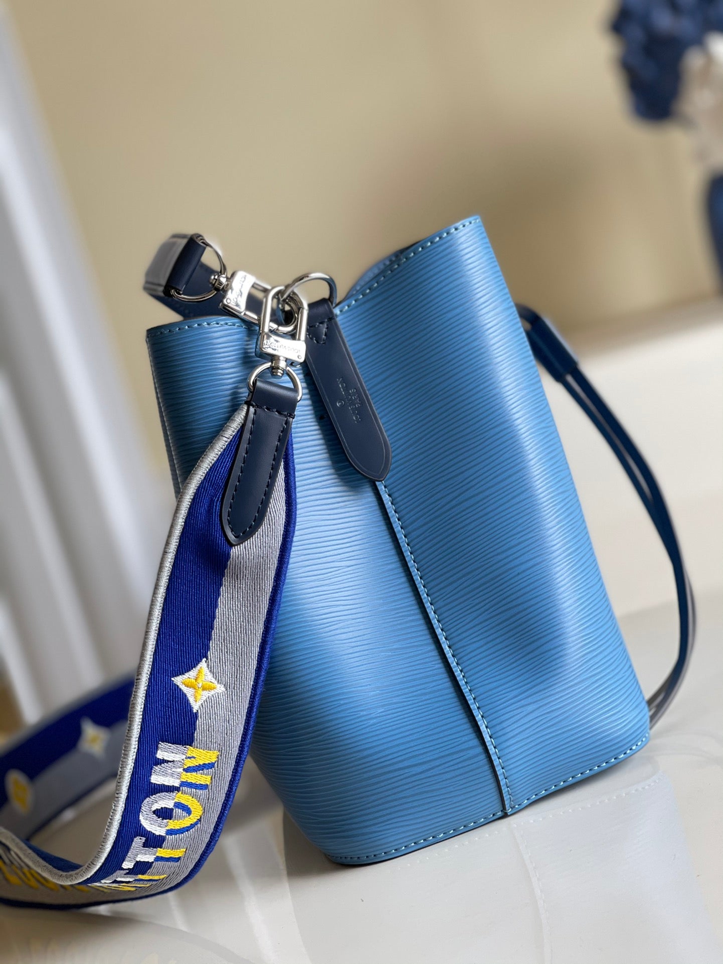 LV NeoNoe BB Bucket Bag Bleuet Blue For Women,  Shoulder And Crossbody Bags 7.9in/20cm LV M57691