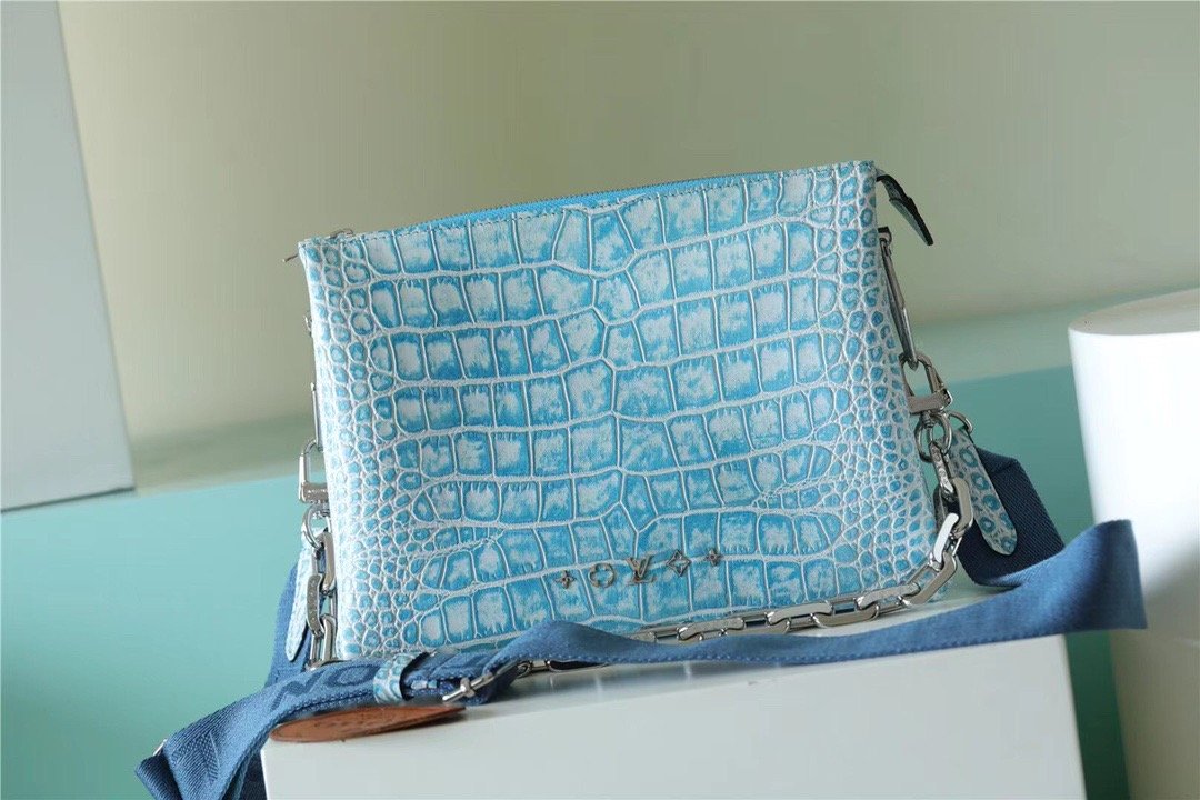 LV Coussin PM High Shiny Alligator Light Blue For Women,  Shoulder And Crossbody Bags 10.2n/26cm LV 