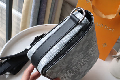 LV Studio Messenger Damier Graphite Plaster For Men, Bags, Shoulder And Crossbody Bags 9.3in/25.3cm LV N50014