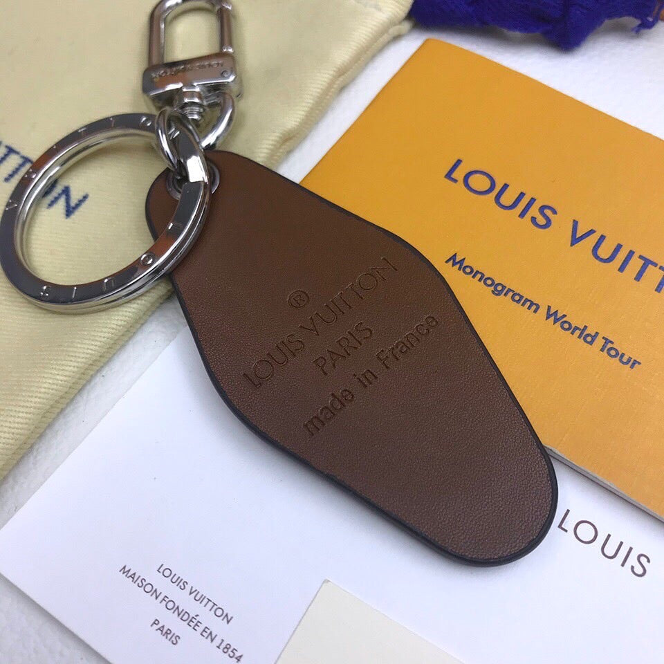 EN - Lux Keychains LUV 008