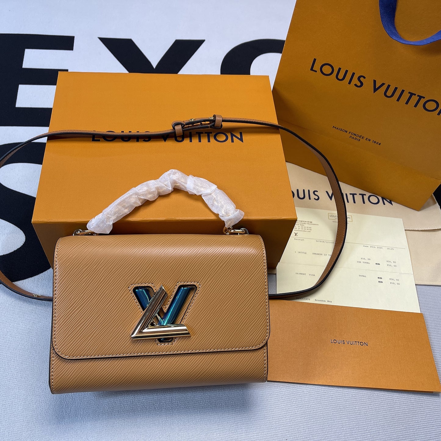 LV Twist MM Epi Gold Miel Brown For Women, Women’s Bags, Shoulder And Crossbody Bags 9.1in/23cm LV M59686