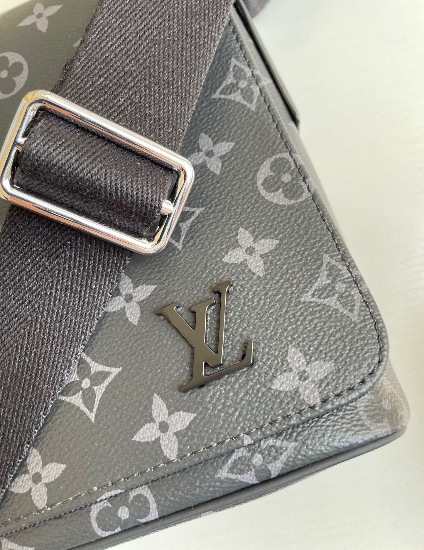 LV District PM Monogram Eclipse Canvas For Men, Bags, Shoulder And Crossbody Bags 9.8in/25cm LV M44000